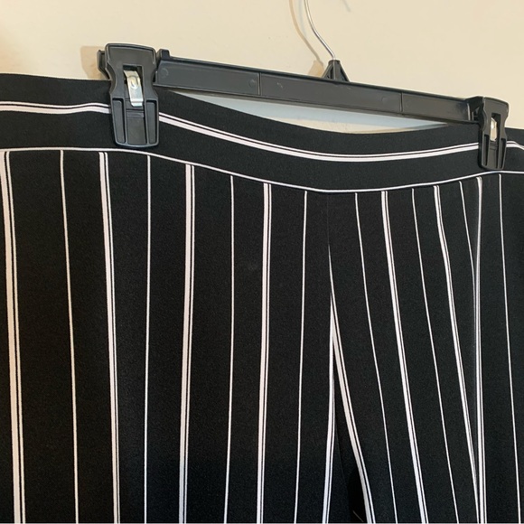 Jones Studio (size 2X)Black and White Stripped Wide Leg Dress Pants with pockets - Picture 4 of 8